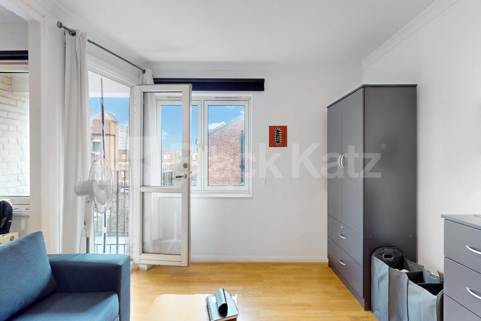 Top floor, double studio with charming balcony  Barlow Street , Elephant And Castle